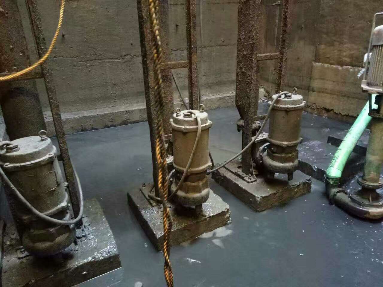 普定污水池清理